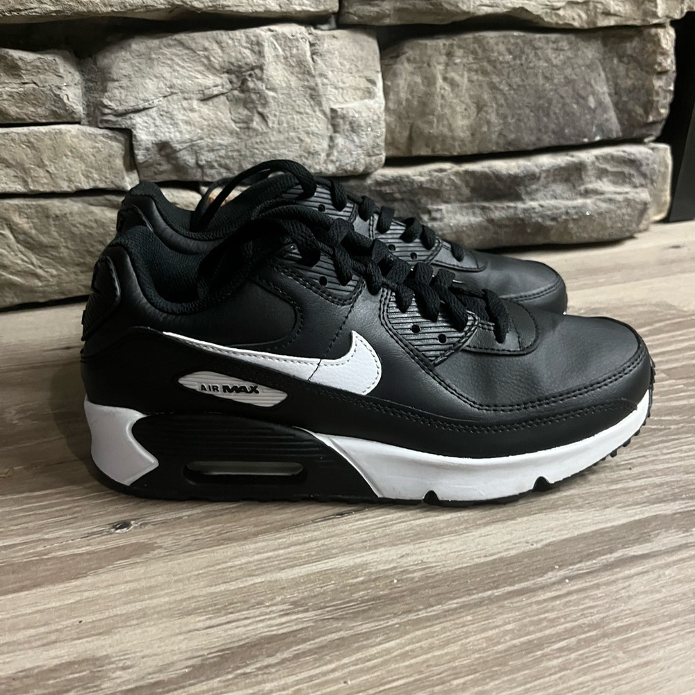 NWOT Nike Air Max Sneakers/7Y